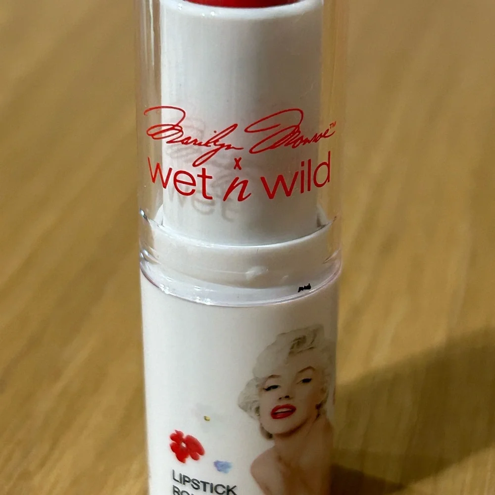 Wet n Wild Marilyn Monroe Bold Red Lipstick - Picture 3 of 16